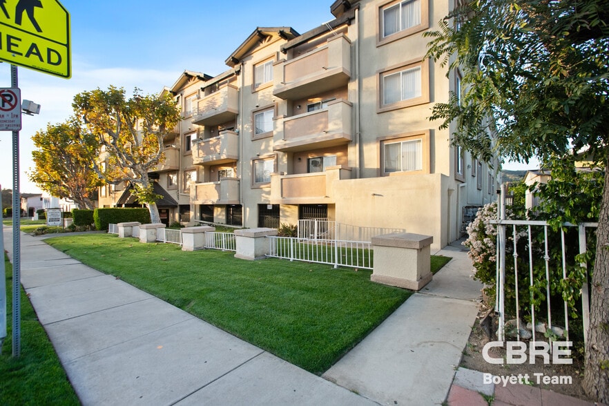 More Photos Of 1615 Yosemite Dr, Los Angeles Apartments For Sale