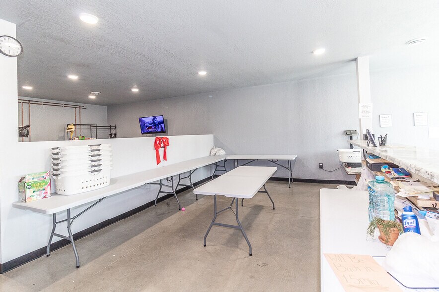 More Photos Of 1186 N Shawano St, New London General Retail For Lease