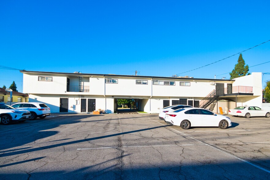 More Photos Of 1532-1538 W Commonwealth Ave, Fullerton Storefront Retail Residential For Lease