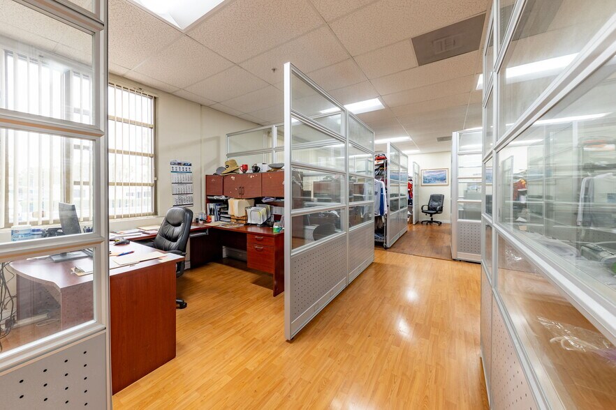More Photos Of 19827 Hamilton Ave, Torrance Warehouse For Lease