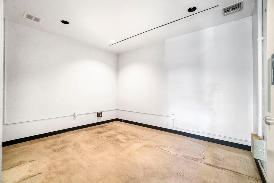 More Photos Of 214 S Locust St, Inglewood Medical For Lease