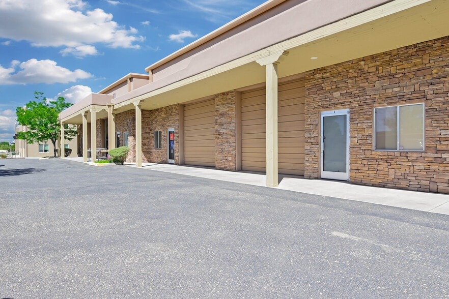 More Photos Of 11 Plaza La Prensa Rd, Santa Fe Warehouse For Sale
