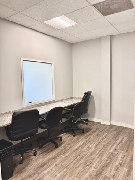 More Photos Of 308-312 Wyndhurst Ave, Baltimore Storefront Retail Office For Lease