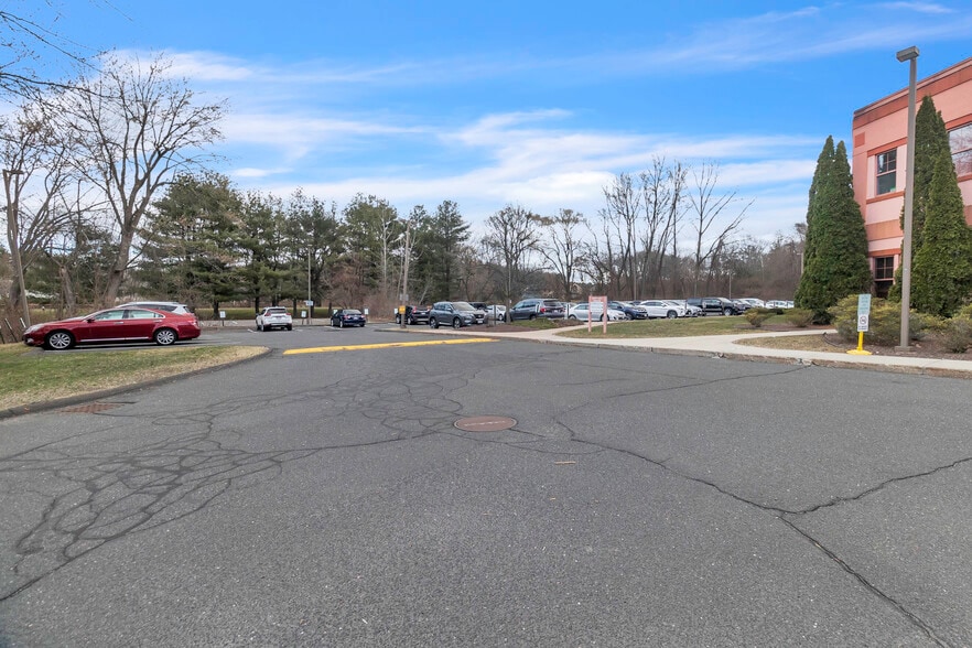 More Photos Of 470 Granby Rd, South Hadley Medical For Lease