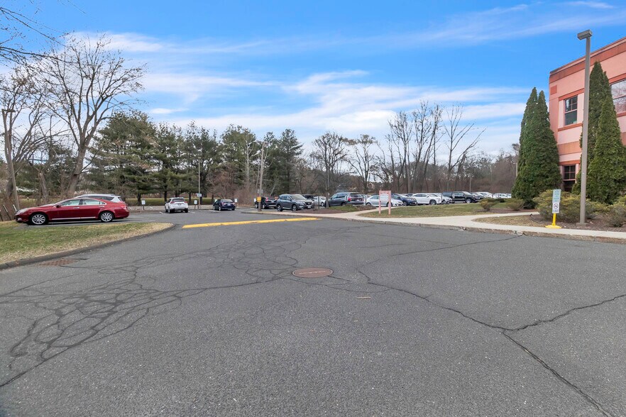 More Photos Of 470 Granby Rd, South Hadley Medical For Lease