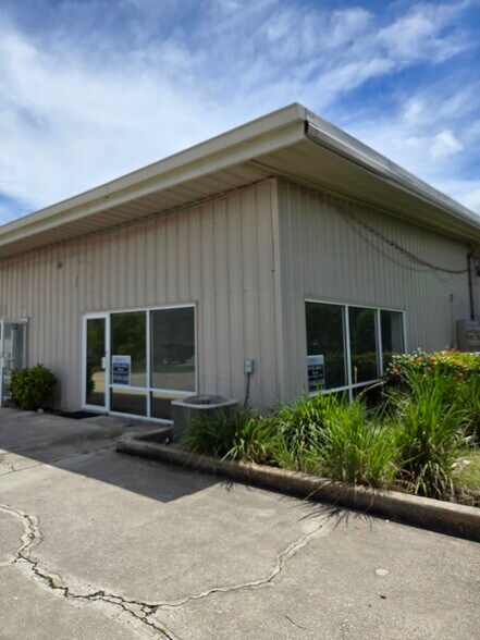 More Photos Of 3573 Enterprise Ave, Naples Warehouse For Lease