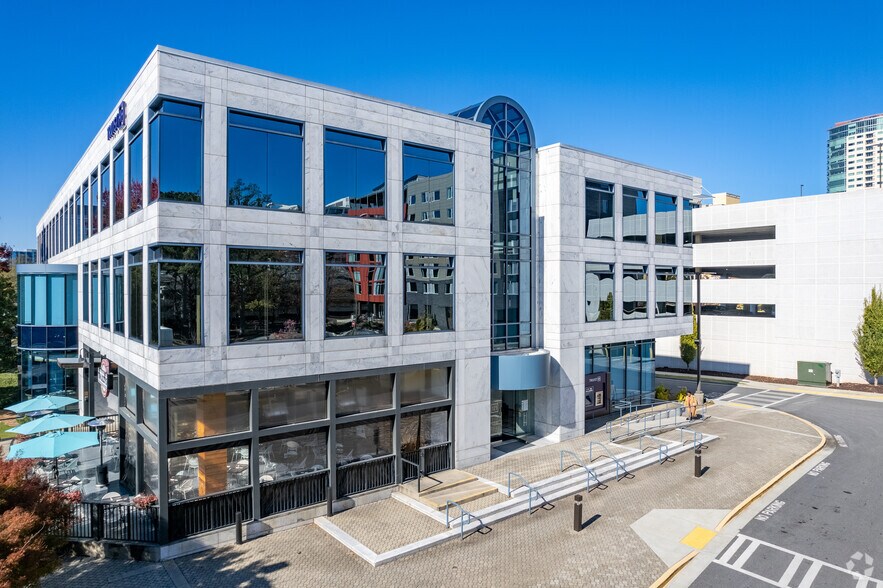 More Photos Of 121 Perimeter Ctr W, Atlanta Coworking Space
