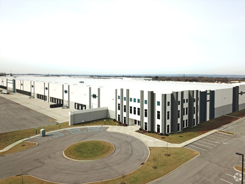 Primary Photo Of 201 River Ridge Pky, Jeffersonville Warehouse For Lease