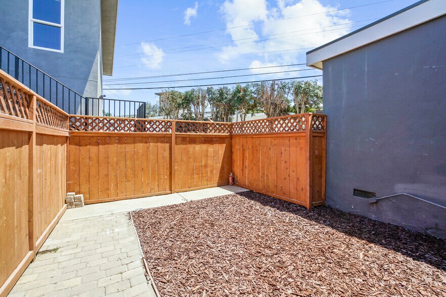 More Photos Of 4924-4926 Iroquois Ave, San Diego Specialty For Sale