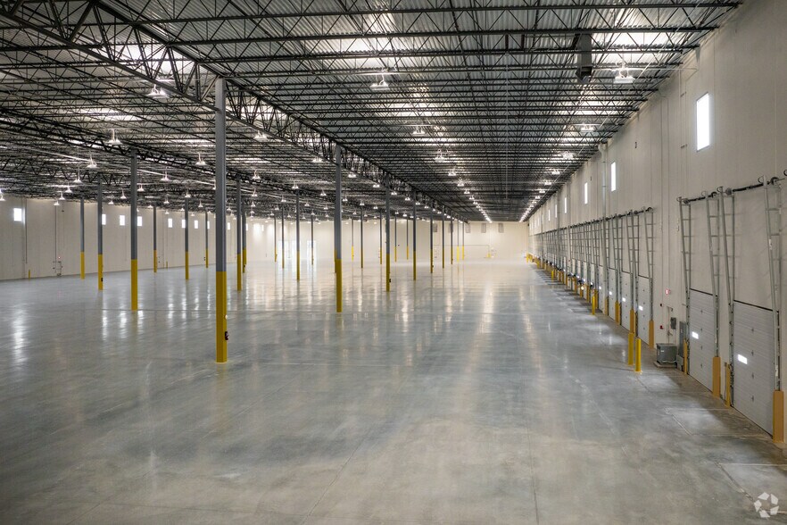 More Photos Of 1 Media Crossways, Woodbury Warehouse For Lease