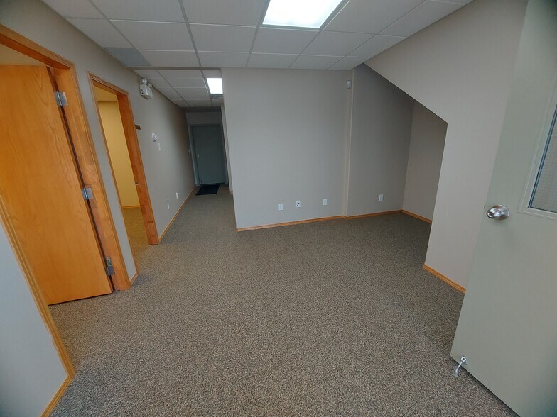 More Photos Of 7471 Edgar Industrial Bnd, Red Deer Warehouse For Lease