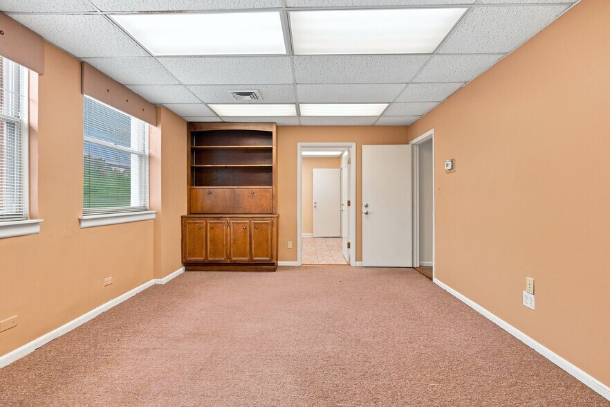 More Photos Of 3506 Memorial Ave, Lynchburg Office For Sale