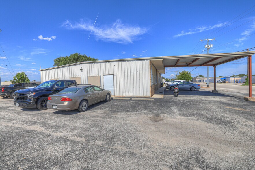 More Photos Of 242 Trade Center Dr, New Braunfels Warehouse For Lease