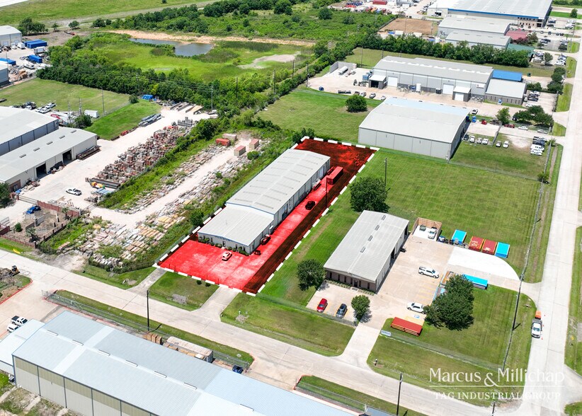 More Photos Of 15060 West Dr, Houston Manufacturing For Lease