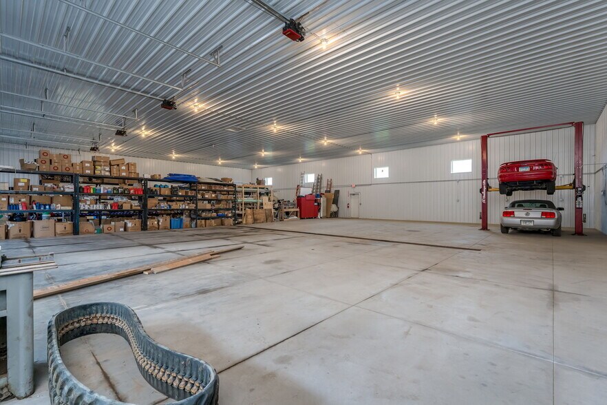 More Photos Of 1072 S Victory Dr, Mankato Warehouse For Sale