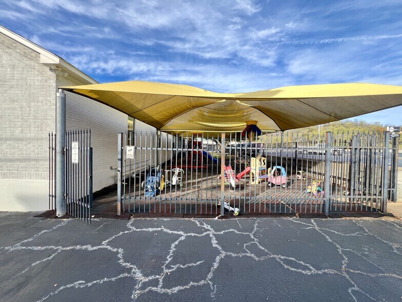 More Photos Of 620 4th St, Graham Office For Sale