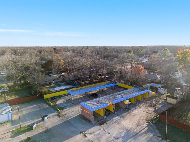 More Photos Of 805 Poindexter Ave, Cleburne Carwash For Sale