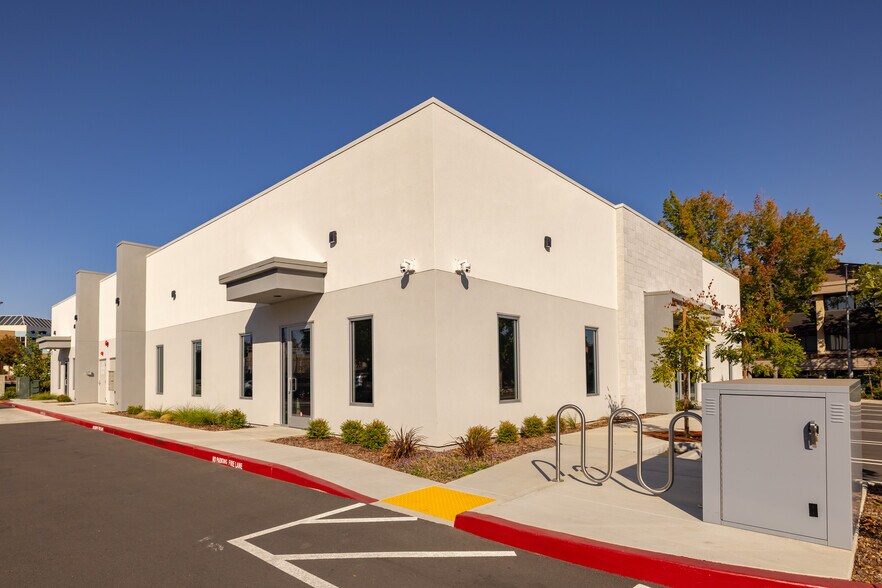 More Photos Of 1623 Santa Clara Dr, Roseville Medical For Lease