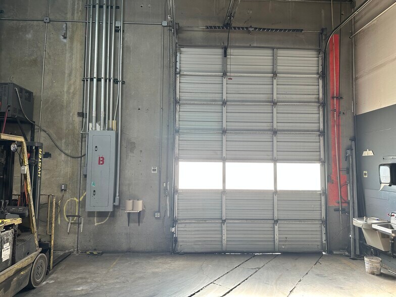 More Photos Of 3360 E Ajo Way, Tucson Warehouse For Lease