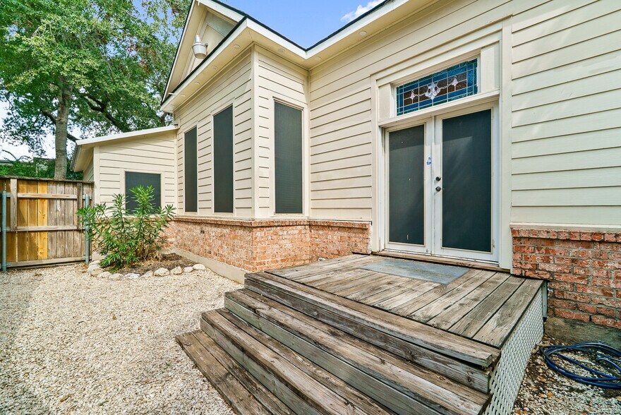 More Photos Of 800 Jackson St, Richmond Office Residential For Sale