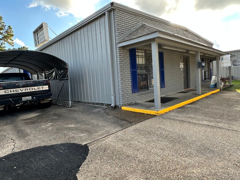 More Photos Of 11859 Florida Blvd, Baton Rouge General Retail For Lease