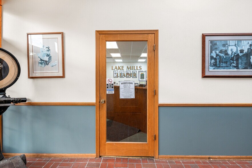 More Photos Of 316 N Main St, Lake Mills Office For Sale