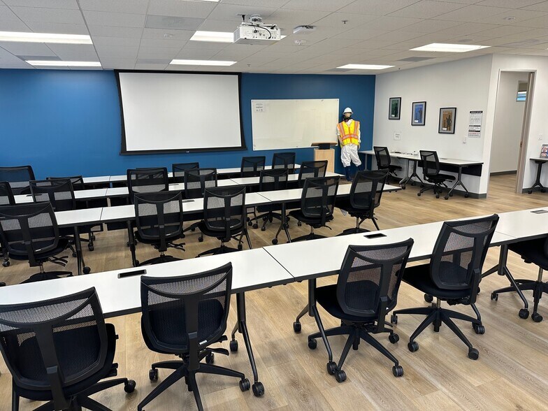 More Photos Of 5860 Owens Dr, Pleasanton Medical For Lease