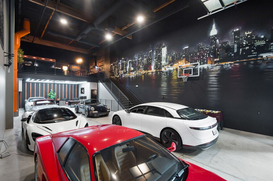 More Photos Of 3080 Airway Ave, Costa Mesa Showroom For Sale