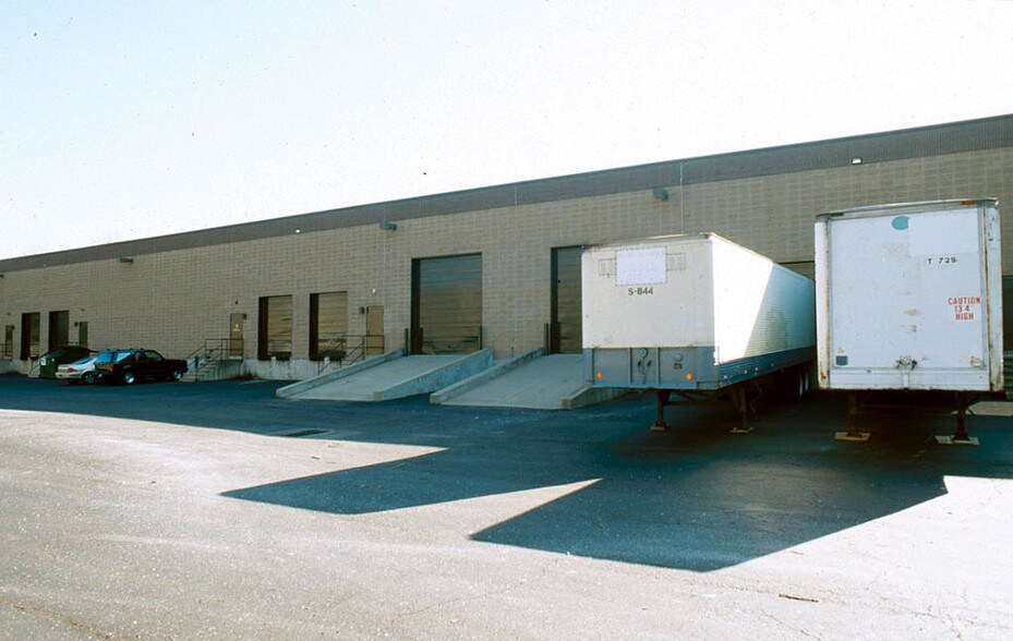 More Photos Of 2522 Pearl Buck Rd, Bristol Light Distribution For Lease