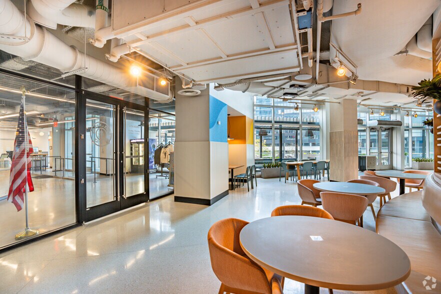 More Photos Of 1700 N Moore St, Arlington Office For Lease