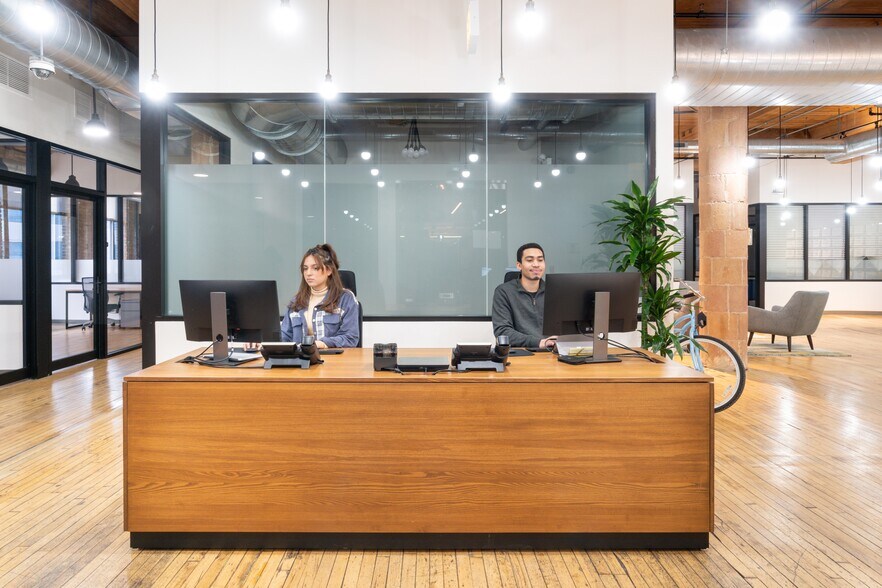 More Photos Of 125 S Wacker Dr, Chicago Coworking Space