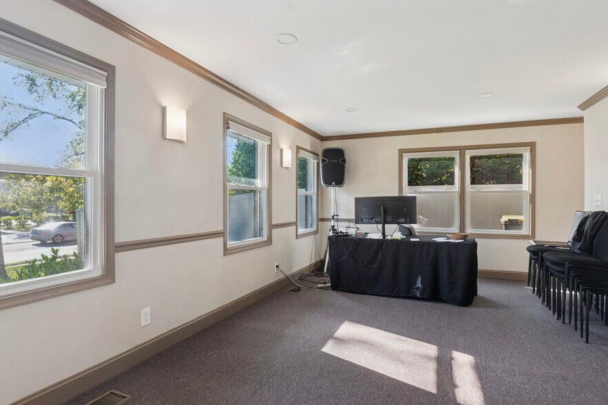 More Photos Of 2417 Silverside Rd, Wilmington Office For Sale