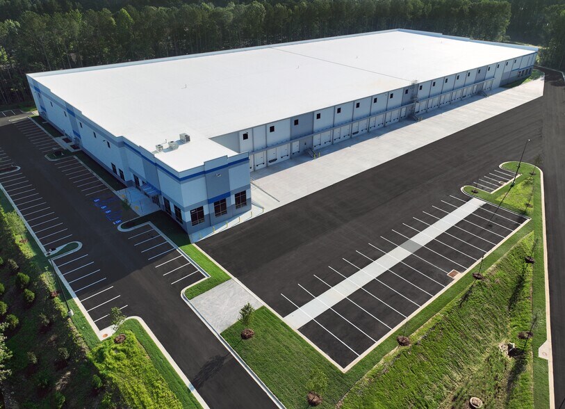 More Photos Of 5501 Westmoreland Plz, Douglasville Distribution For Lease