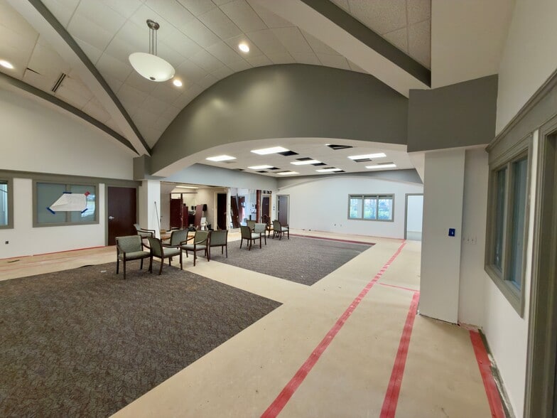 More Photos Of 5061 N 12th Ave, Pensacola Bank For Lease