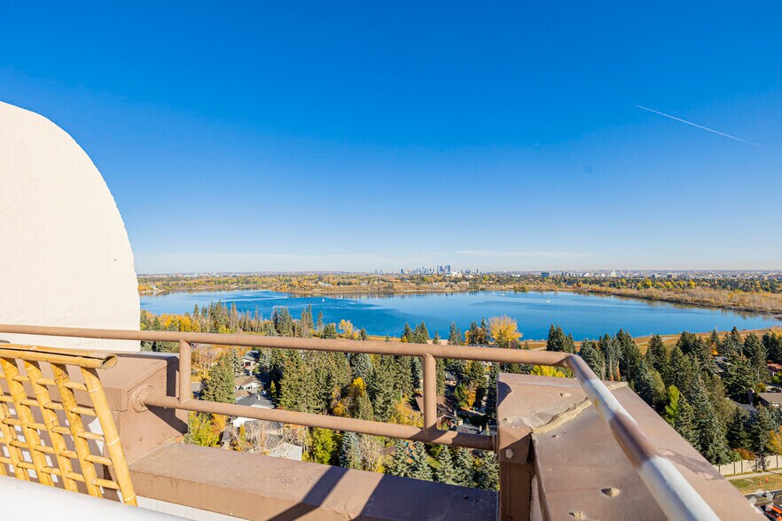 More Photos Of 2105 90 Av SW, Calgary Apartments For Lease