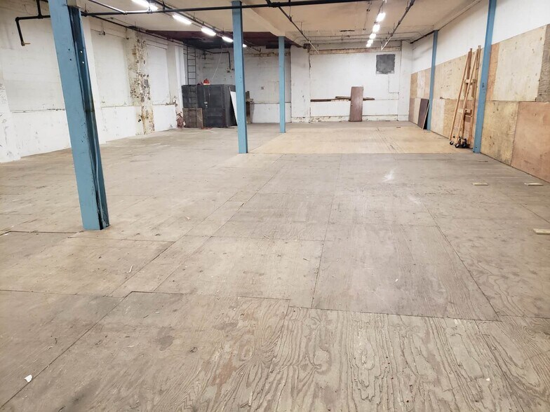 More Photos Of 8949 129 St, Richmond Hill Warehouse For Lease