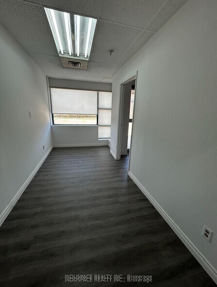 More Photos Of 2400 Lucknow Dr, Mississauga Light Distribution For Lease