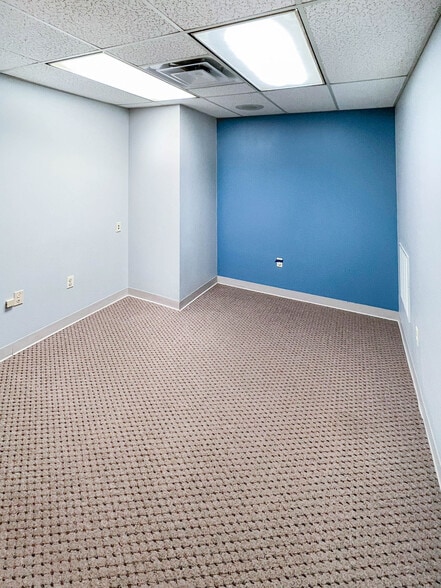 More Photos Of 496 Old Route 66, Saint Robert Office For Lease