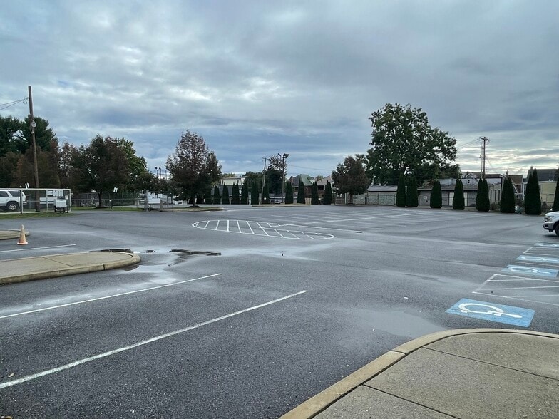 More Photos Of 530 N Locust St, Hagerstown Office For Sale