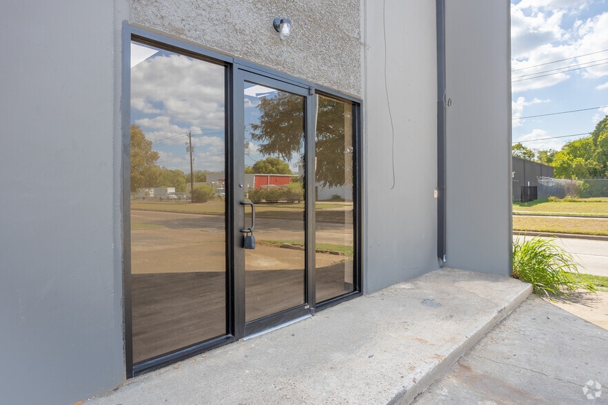 More Photos Of 13401-13417 Fondren Rd, Houston Unknown For Lease