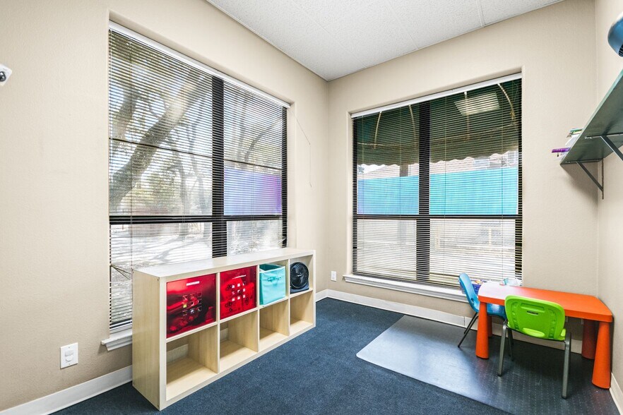 More Photos Of 14235 Blanco Rd, San Antonio Office For Sale