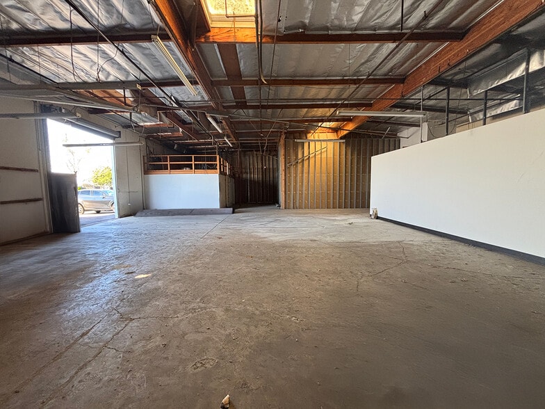 More Photos Of 3220-3226 W Pendleton Ave, Santa Ana Warehouse For Sale