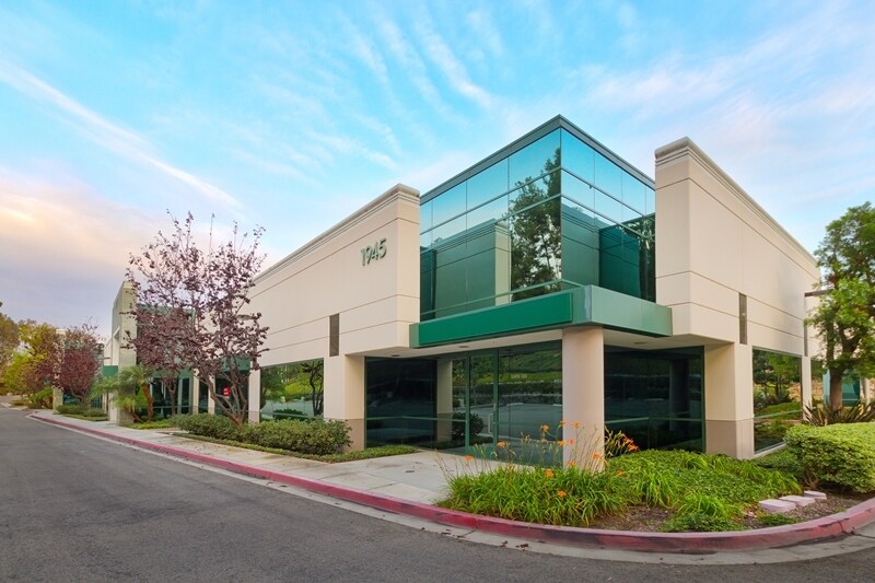 More Photos Of 1945 Avenida Del Oro, Oceanside Light Manufacturing For Lease