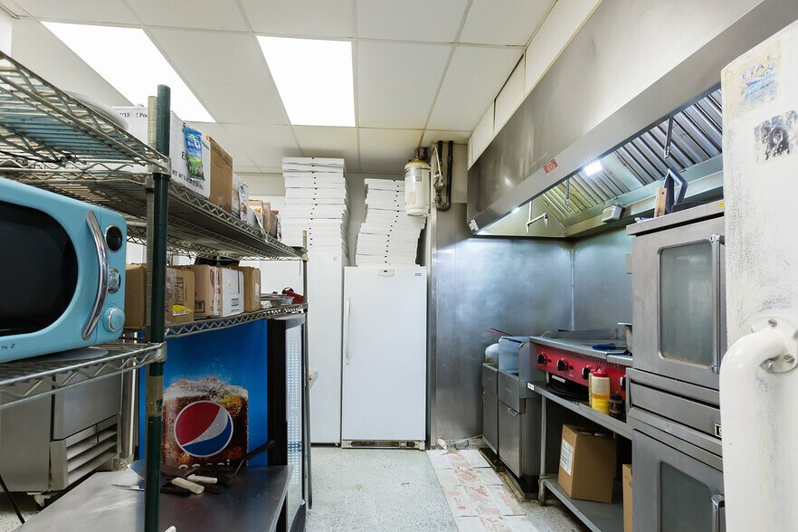 More Photos Of 1140 Kermit St, Plainview Restaurant For Sale