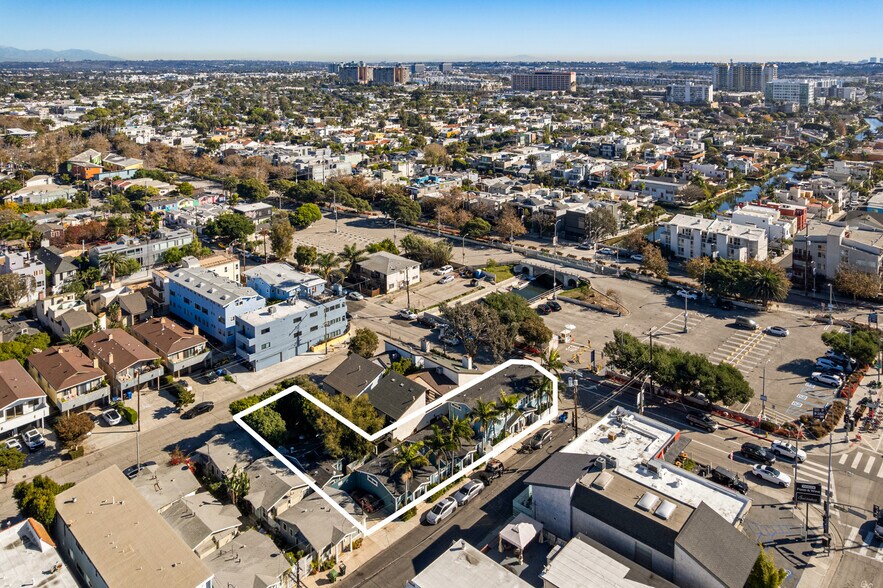 More Photos Of 2008-2020 Strongs Dr, Venice Apartments For Sale