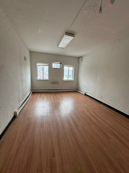 More Photos Of 36-22A Union St, Flushing Storefront Retail Office For Lease