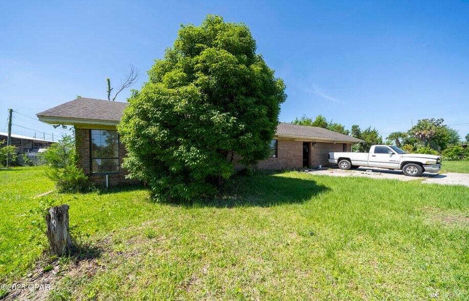 More Photos Of 2515 E 15th St, Panama City Freestanding For Sale