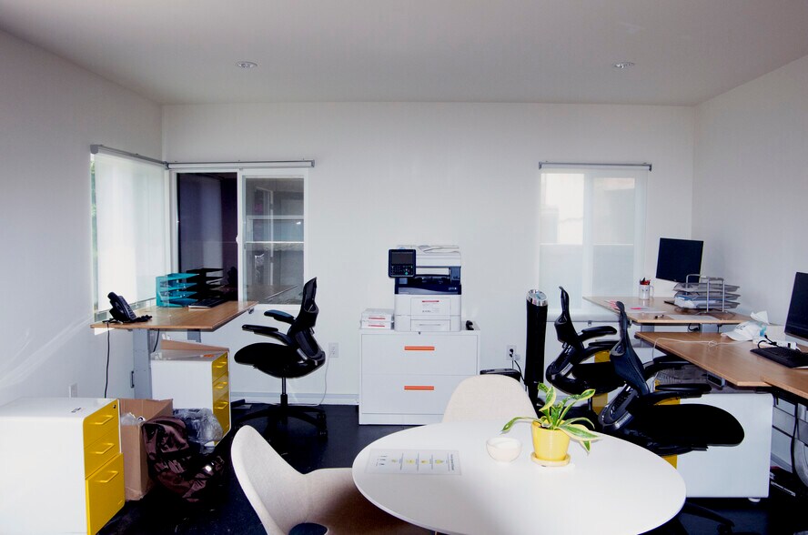 More Photos Of 12906 Venice Blvd, Los Angeles Freestanding For Lease