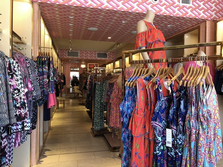 More Photos Of 313-321 John Ringling Blvd, Sarasota Storefront For Sale