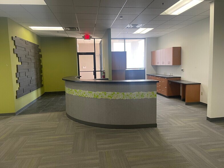 More Photos Of 10920 W Lincoln Ave, Milwaukee Distribution For Lease